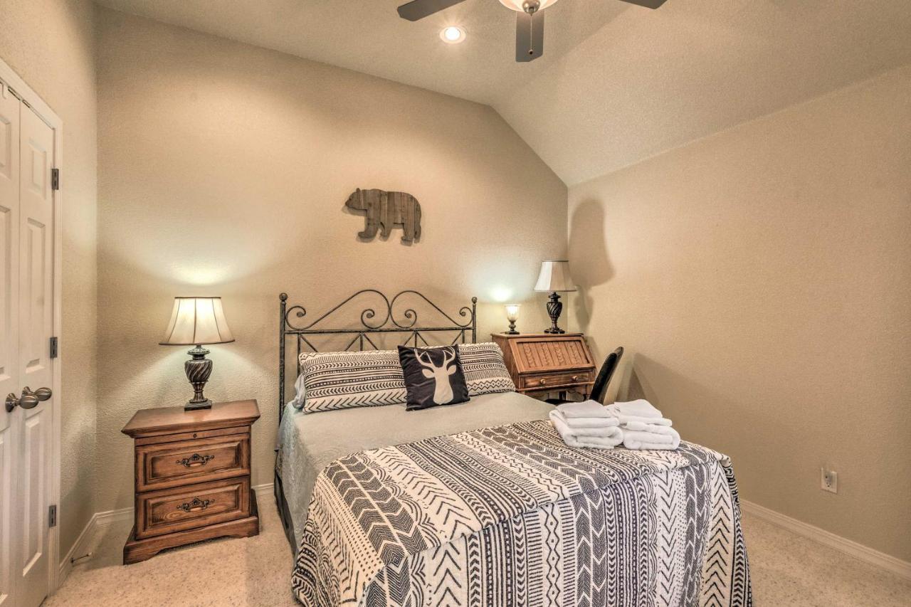 Roomy Ruidoso Retreat With Deck, Grill, And Mtn Views! Kültér fotó